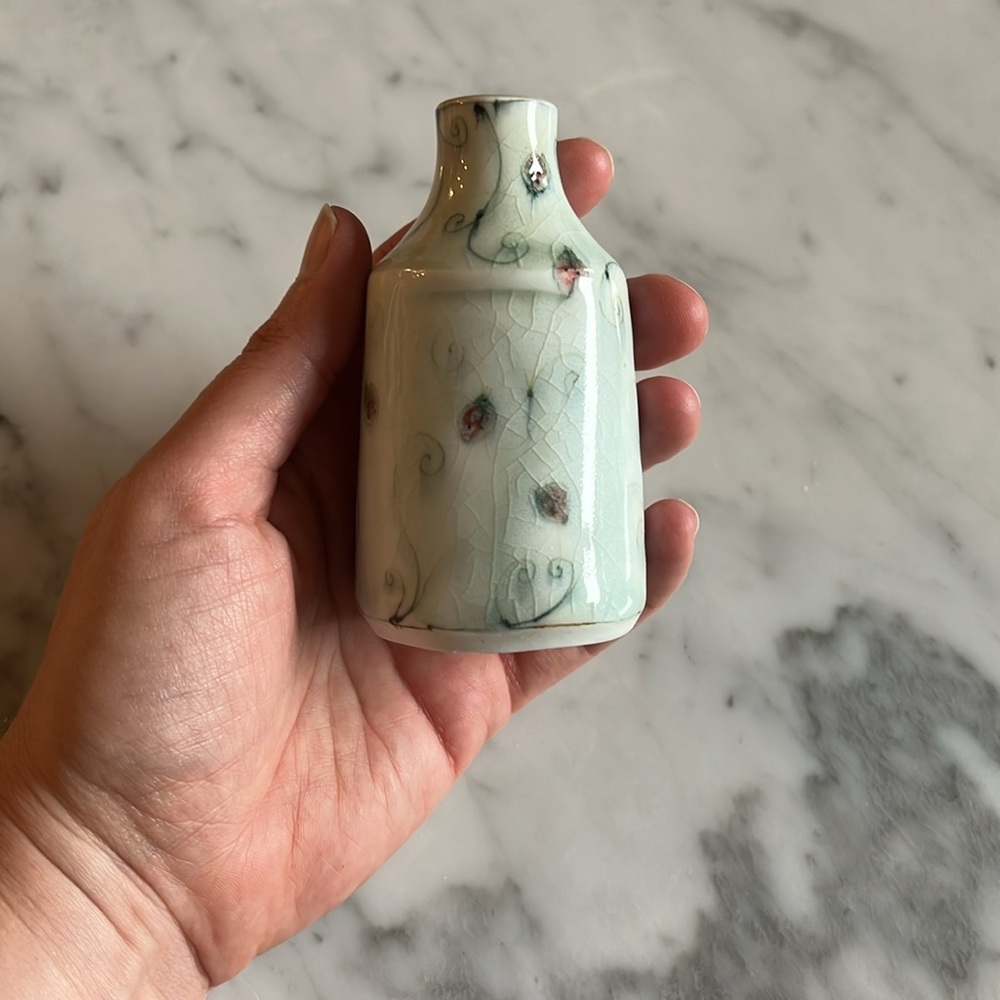 Local ceramic ladybug bud vase - Picture 2 of 6
